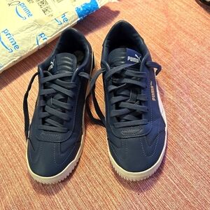 Sneaker used, excelent condition.